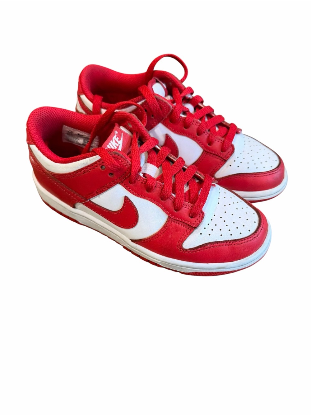 Nike, Girl’s Low-top basketball shoes in red and white, size 3.5